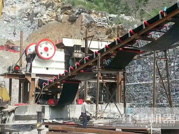 1000tph歐版碎石機環(huán)保工作現場