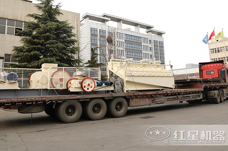 小型對輥制砂機發往陜西