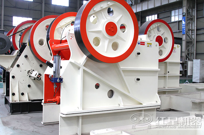 顎式破碎機設(shè)備圖片