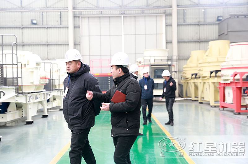 客戶到廠參觀，檢驗設備