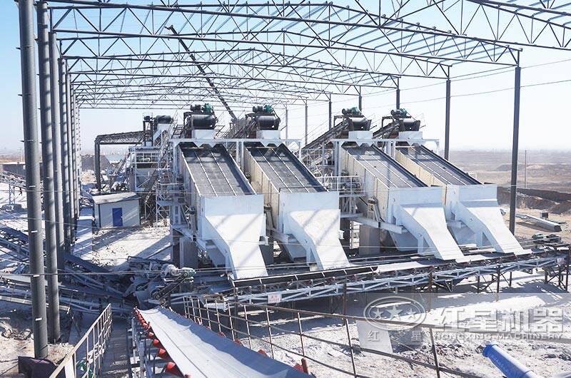 河北時(shí)產(chǎn)1000噸破碎生產(chǎn)線現(xiàn)場：圓振動篩