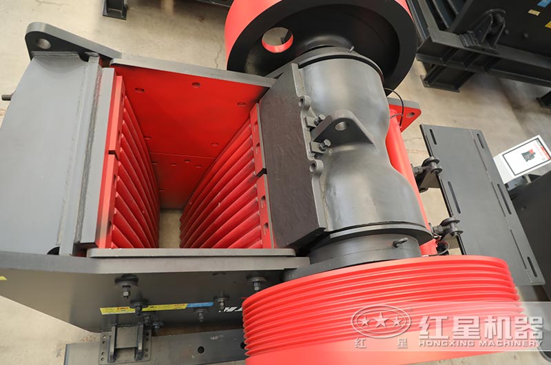 顎式破碎機進(jìn)料口