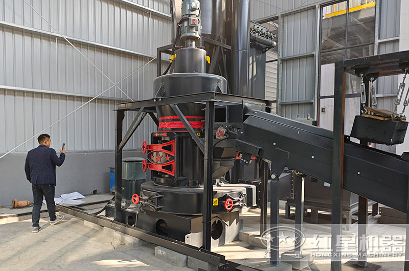 雷蒙磨粉機(jī)制粉現(xiàn)場(chǎng)實(shí)拍